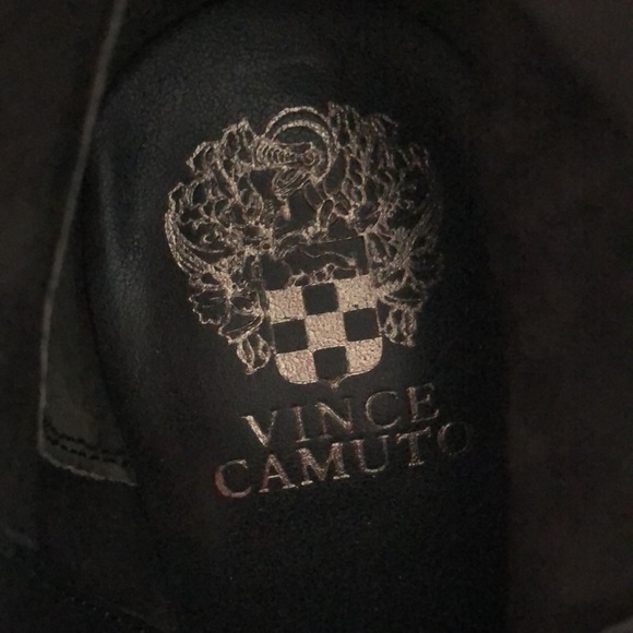 Vince Camuto 8.5 Gray Ankle Boot Black Heel suede zipper Silver Detail Excellent - Picture 9 of 10